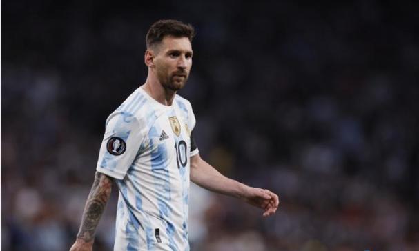 金喜善新剧发布会调侃18岁恋差，却被粉丝吵翻天？